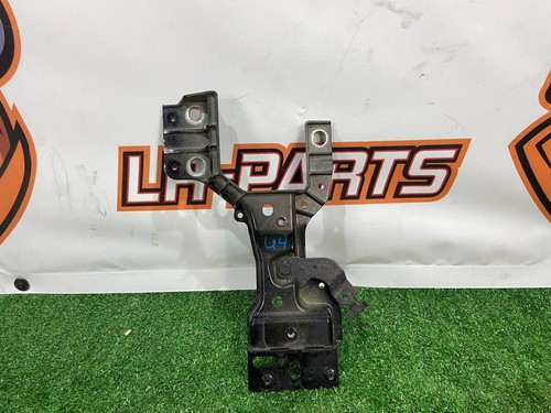 Range Rover Velar L560 (2018-) Bracket Bracket Right Front OEM J8A217K898AC