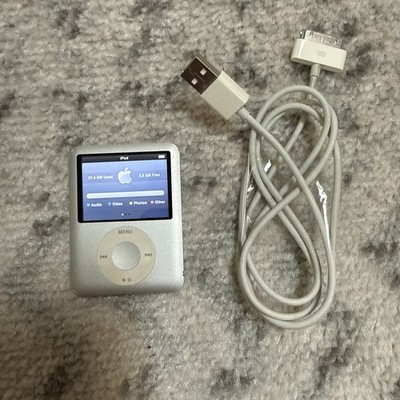 Apple iPod Nano 3rd Generation 4GB USB MP3 Player Silver (MA978LL) Tested Workin