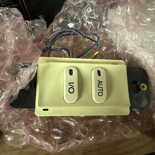 Hubbell Low Voltage Switch LUXSTATW2AUTOIV