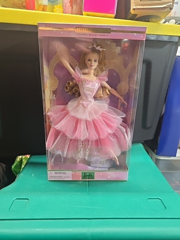 NEW! 2001 FLOWER BALLERINA NUTCRACKER BARBIE!
