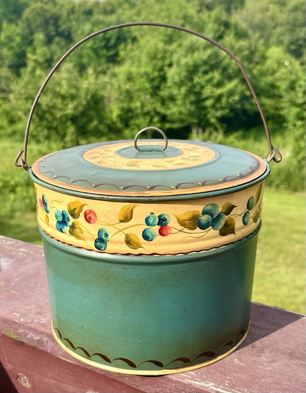 Vintage Blueberry Bucket Hand Painted Lunch Pail Tin Lid & Handle Tappan Shop NH