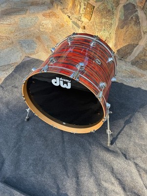 DW Collectors 22x18 Bass Drum Tiger Oyster Finish. Excellent