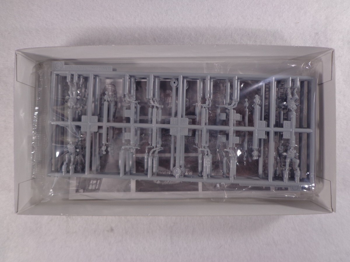 HASEGAWA 1:72 Imperial Japanese Navy Airmen Set 16 pcs of figures