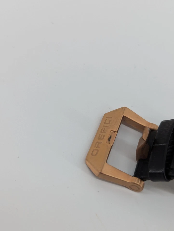 Relógio masculino Orefici 0609 pulseira de couro tom dourado aço inoxidável - Imagem 4 de 4