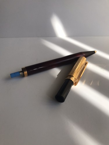 Bolígrafo ST Dupont Gatsby, líneas verticales con laca borgoña de China. Como nuevo - Imagen 10 de 20