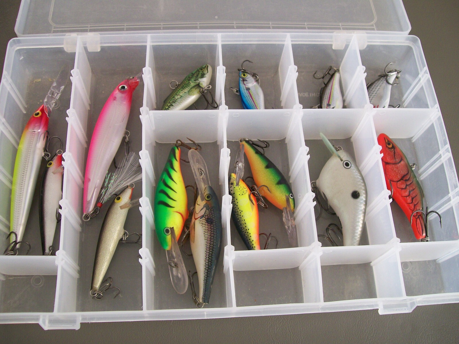 14 RAPALA BAITS IN A FLW UTILITY TACKLE BOX mostly new