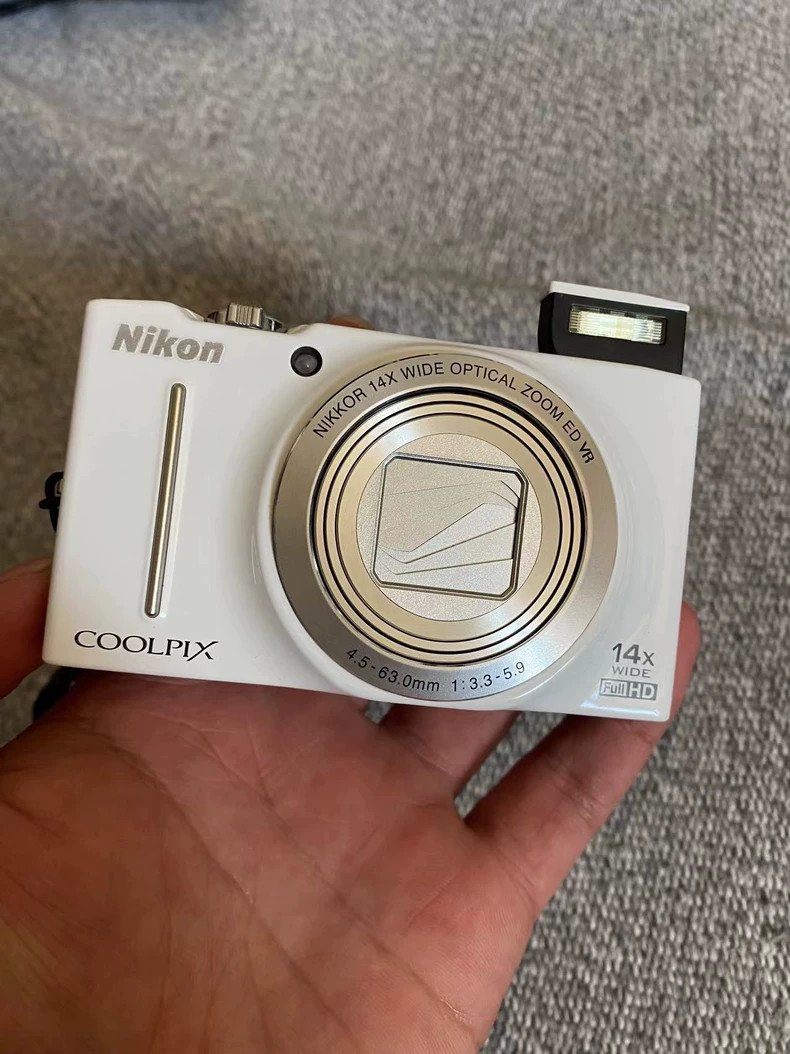 Nikon COOLPIX S8200 16.1MP Compact Digital Camera 14x Optical Zoom