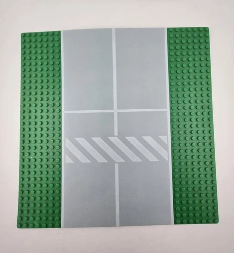 LEGO 32x32 Green Grass Road Crosswalk Gray City Baseplate VINTAGE