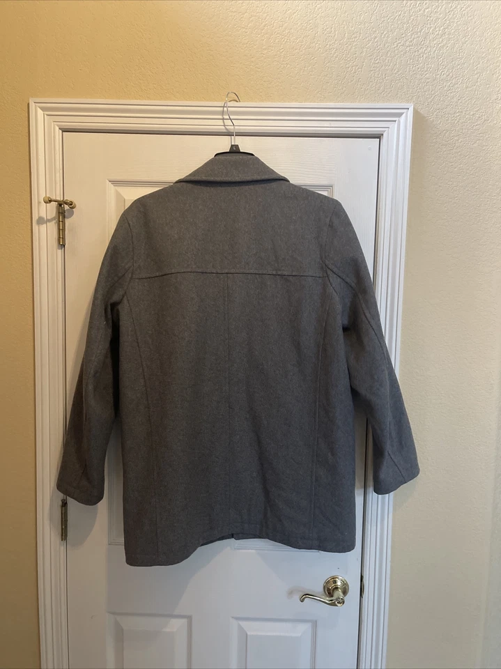 Dockers Overcoat/coat/jacket In Perfect Condition. Gray. Size Large. Wool Blend - Image 2 of 4