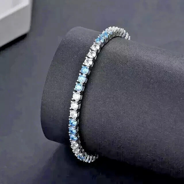 Brazalete de tenis de diamantes y topacio simulado de corte redondo de 7 quilates enchapado en oro blanco de 14 quilates Foto 2 de 4