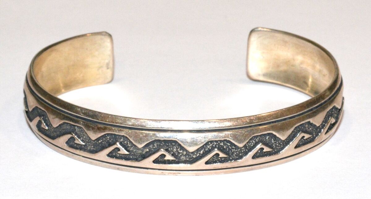Guaranteed Authentic Vintage Navajo Thomas Singer 'Water Wave' Native American Jewelry Silver Bracelet Guaranteed Authentic Vintage Navajo Thomas Singer 'Water Wave' Native American Jewelry Silver Bracelet