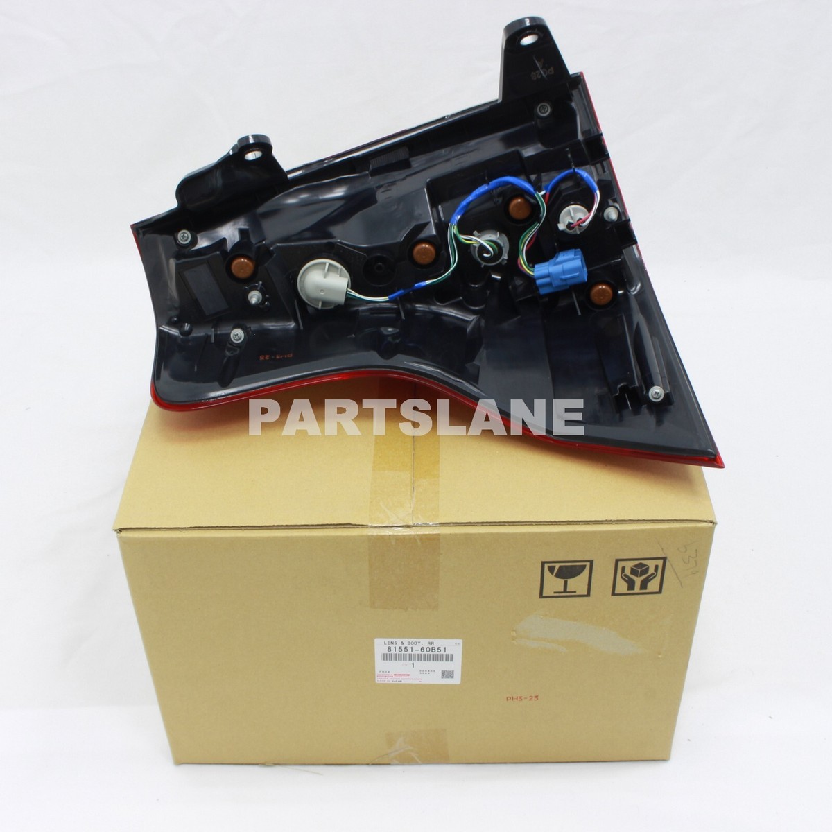 トヨタ リアレンズ&ボディパーツ 81551-B1160 8155160B51 Genuine Toyota Lens &amp Body RR 81551-60b51 for sale