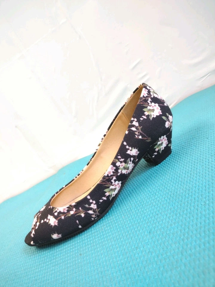 Zapatos de tacón bajo CL by Laundry Home Run para mujer punta abierta floral cuña negros 8,5 M Foto 2 de 4