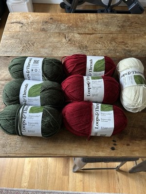 Loops & Threads Impeccable Yarn Lot 7 Skeins Red Green White Christmas Crafts