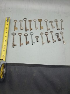 (20) Vintage Antique Skeleton Keys Jeweler Steampunk Crafts Rustic Decor Lot02