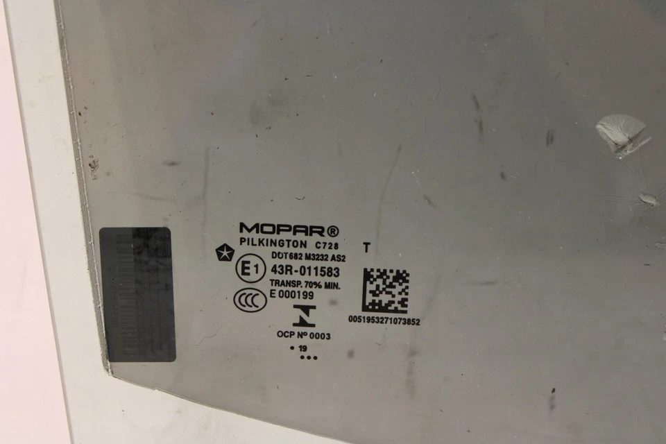 Стекло заднего правого окна двери для Jeep Renegade Sport 2015-2022 годов выпуска 68256339AA от оригинального производителя - Изображение 2 из 4