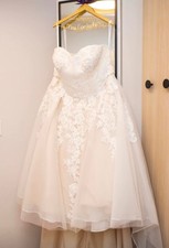Cream/ ivory wedding gown, street size 22, with pockets! Lace & beading detail. 