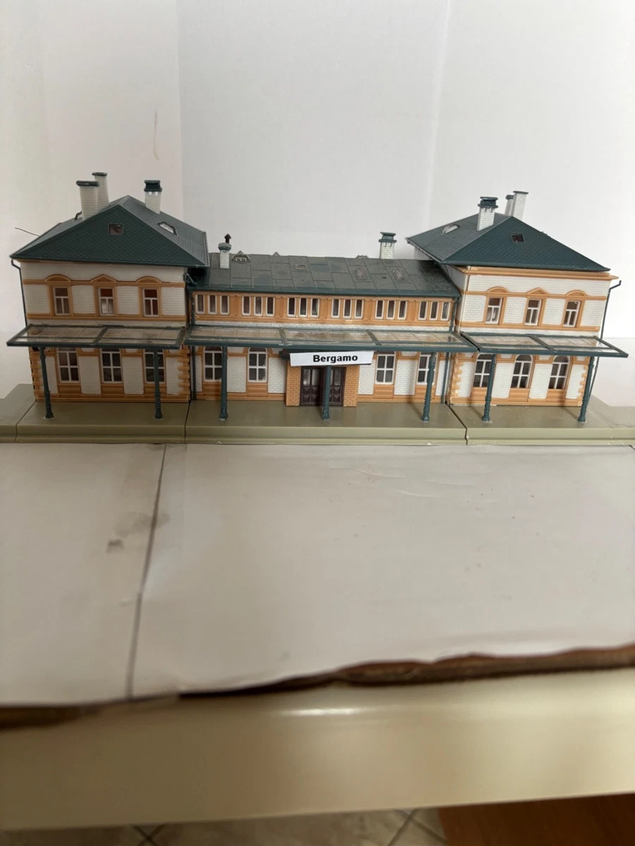 Maquette FALLER 110144 - Bâtiment Gare Ardez - Échelle H0 (1:87) - Neuf