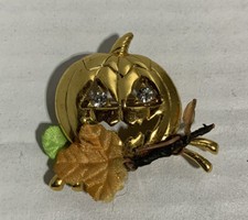 Vintage Avon Halloween Pin Brooch Pumpkin Jack O Lantern Fall Leaves Autumn
