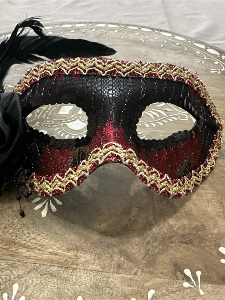 Disfraz de mujer Mascarada Pluma/Negro Rosa Máscara Veneciano Rojo y Negro Mardi Gras Foto 2 de 4
