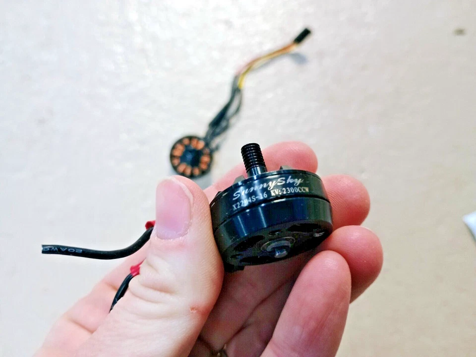 (2) Cuadricóptero Avión RC SunnySky X2204-16 2300kv CW y CCW Motores Sin Escobillas Foto 2 de 4
