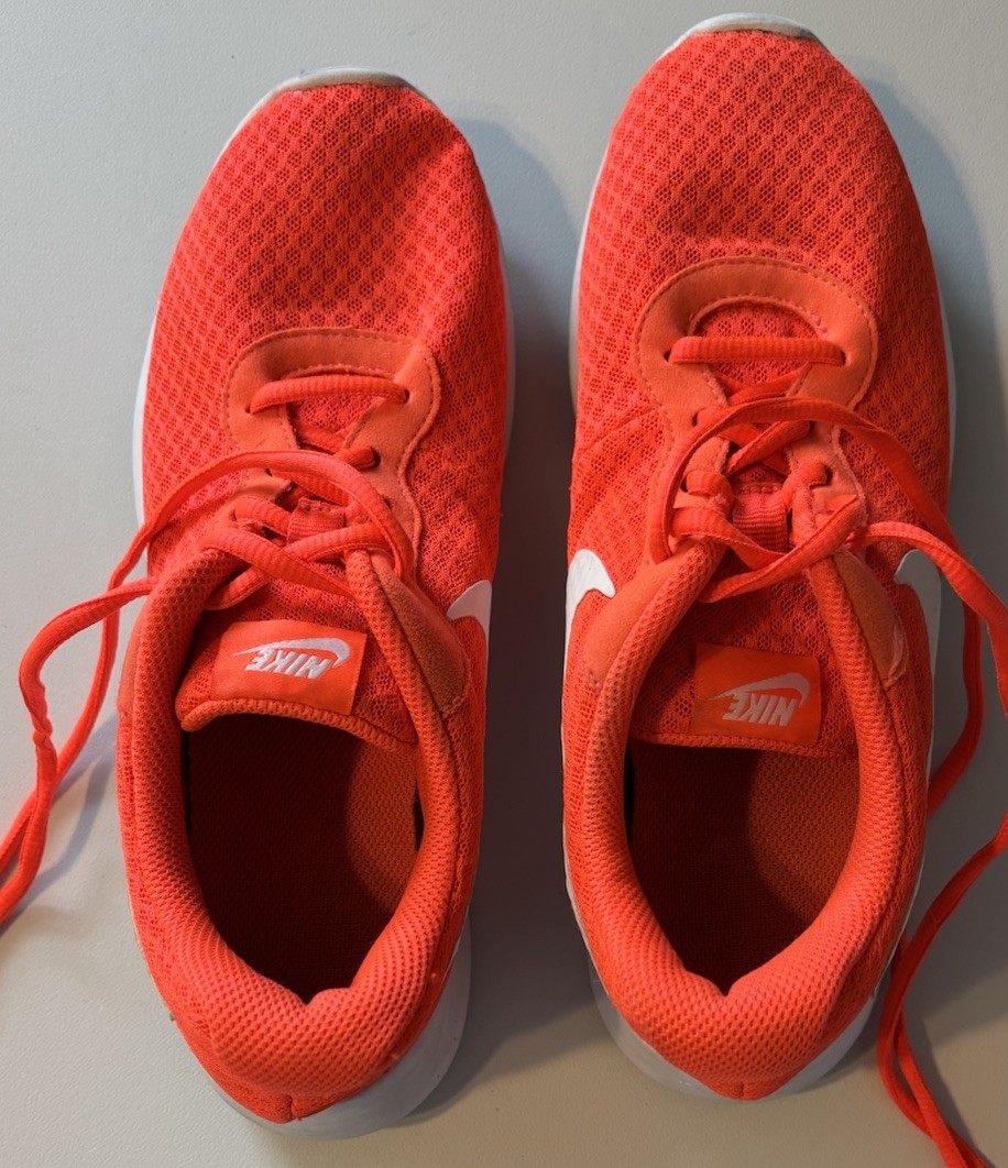 Nike Tanjun Running Shoes Women’s 8.5 Bright Orange Gently Used Breathable Upper