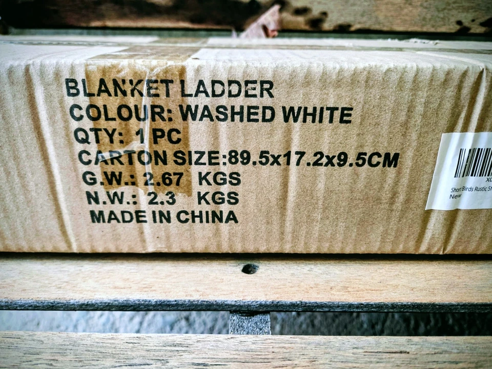 Manta Escalera o Toallero Apoyados en Pared Madera Blanco Foto 4 de 4