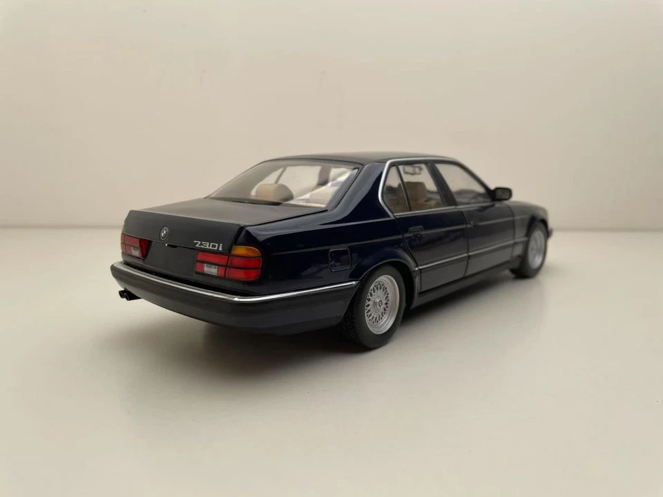 Minichamps 1/18 BMW 730i E32 blue Alloy Openable Car Model - Image 2 of 4