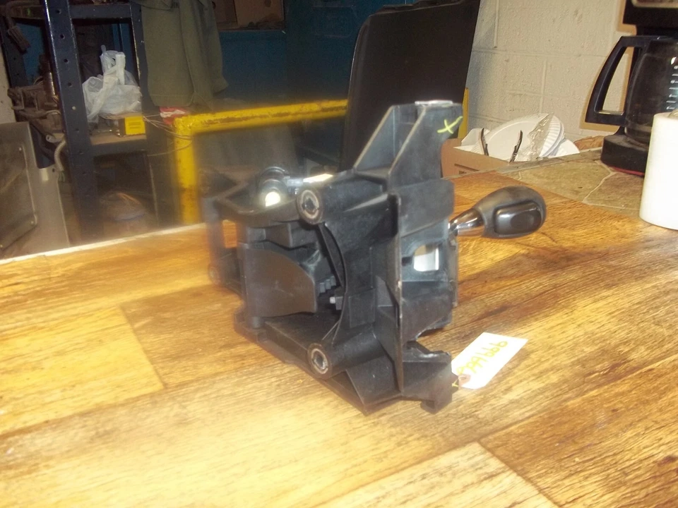 05-10 2005-2010 PONTIAC G6 08 MALIBU AUTOMATIC TRANSMISSION FLOOR SHIFTER  - Image 3 of 4