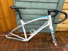 GIANT ANYROAD GRAVEL BIKE ENDURANCE FRAMESET SIZE MEDIUM WITH EXTRAS