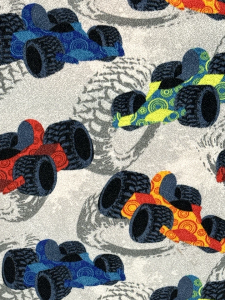 Cobertor de lã feito à mão Monster Trucks laranja e cinza 5x4,5’ reversível - Imagem 2 de 4