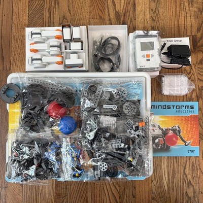 LEGO Mindstorms NXT 9797 Set Complete  New Open box Sealed