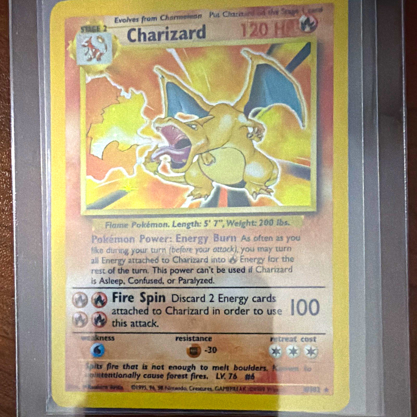 The Pokémon Company Charizard Base Set Holo Rare EN 1999 4/102 120 HP