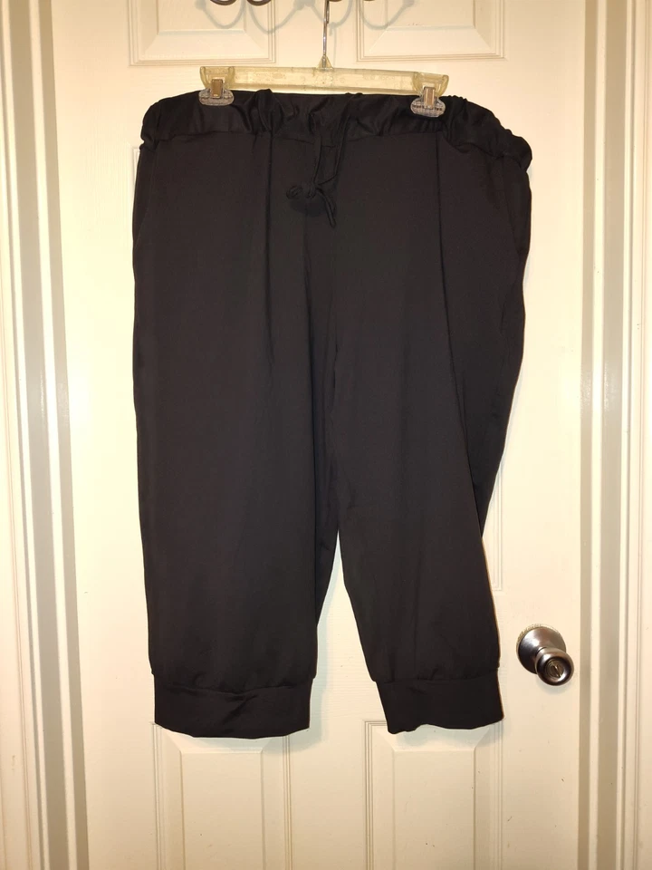 Women's Plus Size Black Yoga Drawstring Cropped Pants Size 4XL (20) - Image 2 of 4