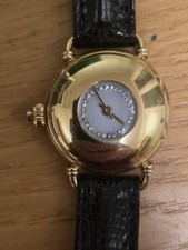 Elegante orologio Airoldi Montres con cassa dorata e coperchio apribile.