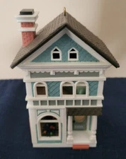 1990 Hallmark Keepsake Ornament Holiday Home Nostalgic Houses and Shops - EUC