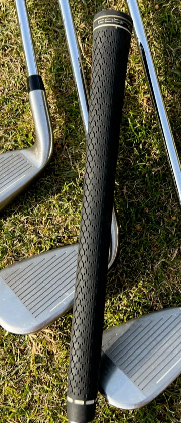 Cobra Golf RH Max Offset Hybrid #5 Rescue Loft: 25* White Tie 60 Stiff Flex