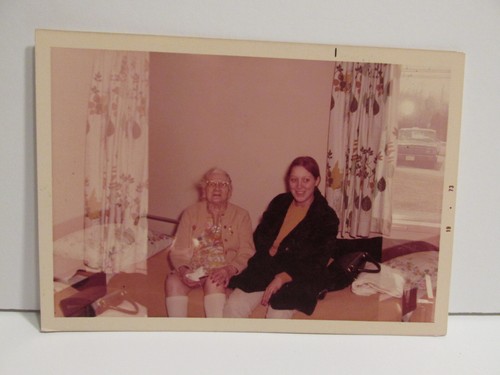 1973 VINTAGE GEFUNDENE FOTOGRAFIE FARBKUNST ORIGINALFOTO GENESZENTER HAUSBESUCH