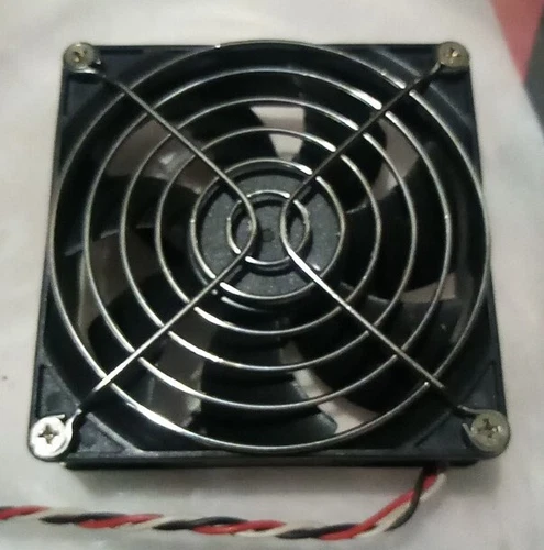 Ventilateur de PC Silencieux 90 x 90 x 30  mm  7 pales 3 fils 12v 0.41A