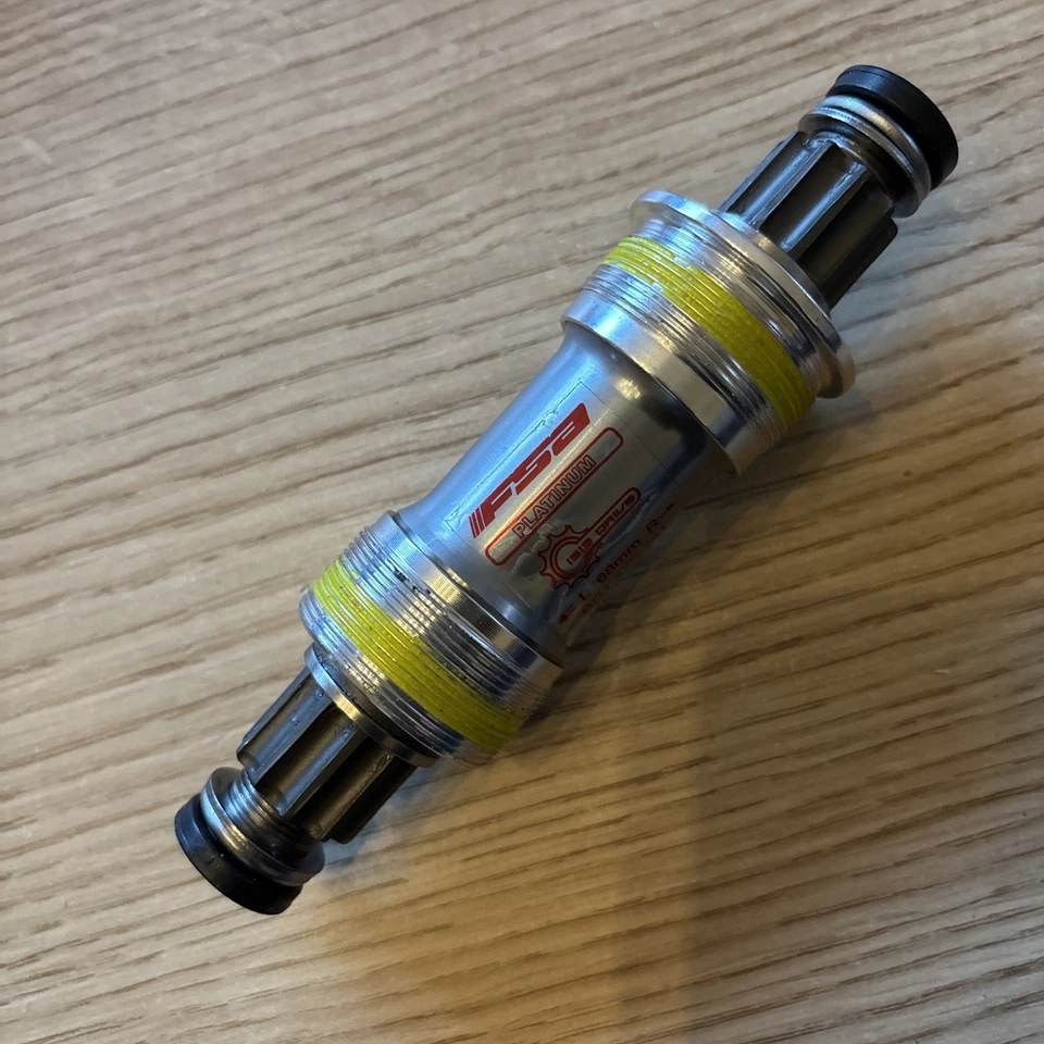 FSA Platinum ISIS Bottom Bracket in Silver - Image 3 of 4