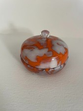 Puff in polvere di vetro marmorizzato arancione e bianco Welz ceco