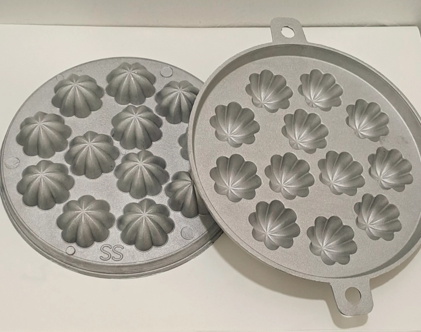 Kuih Bahulu Aluminium Mold Spongcake Muffin Mould 12 flower - FREE SHIPPING!
Opens in a new window o