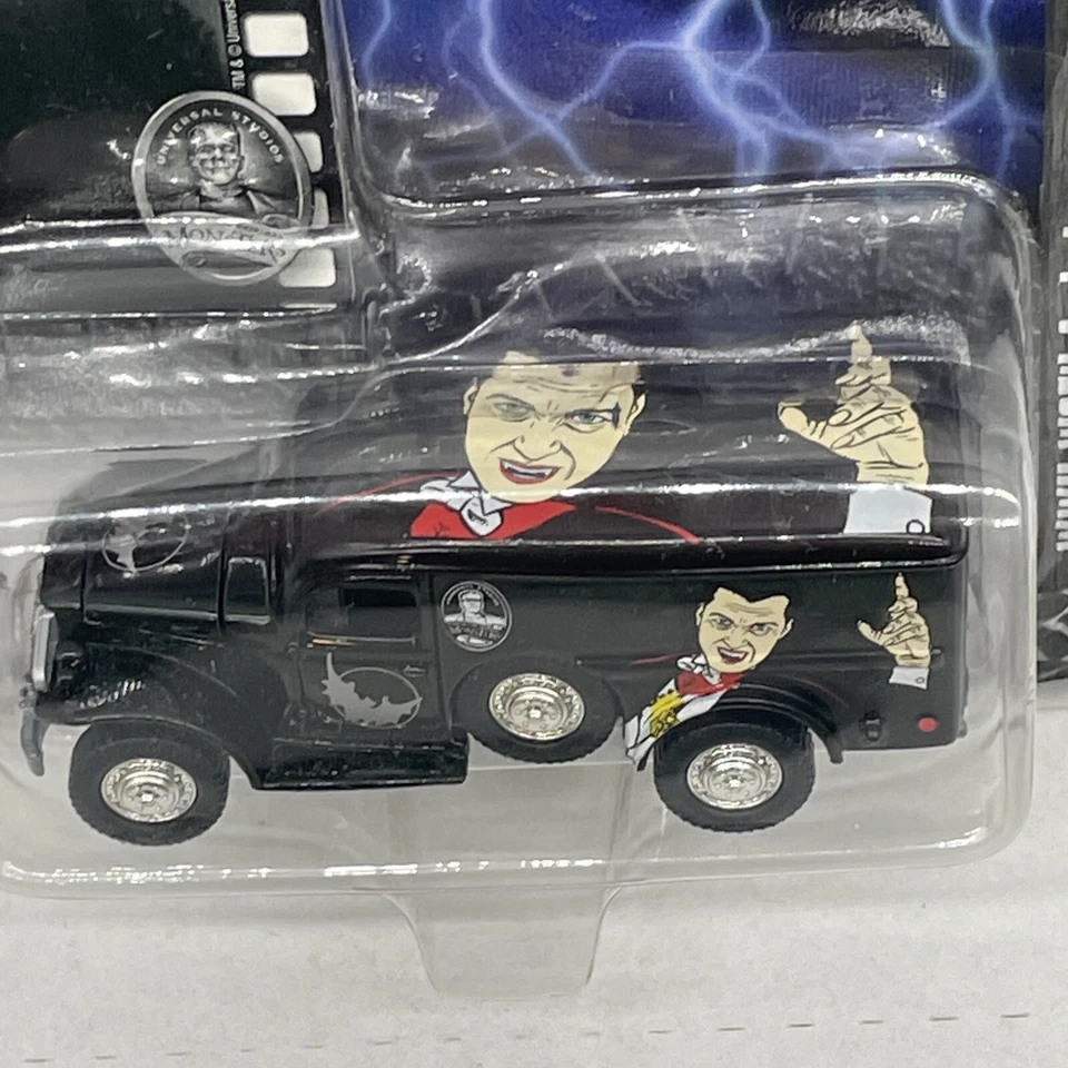 Johnny Lightning Universal Studios Monstruos Drácula WC54 Ambulancia Segunda Guerra Mundial Nuevo Foto 3 de 4