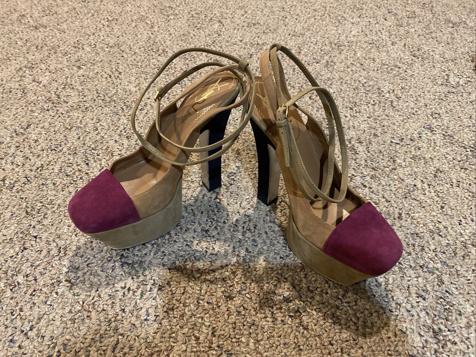 Cinturino alla caviglia YVES SAINT LAURENT in pelle scamosciata con plateau misura:37