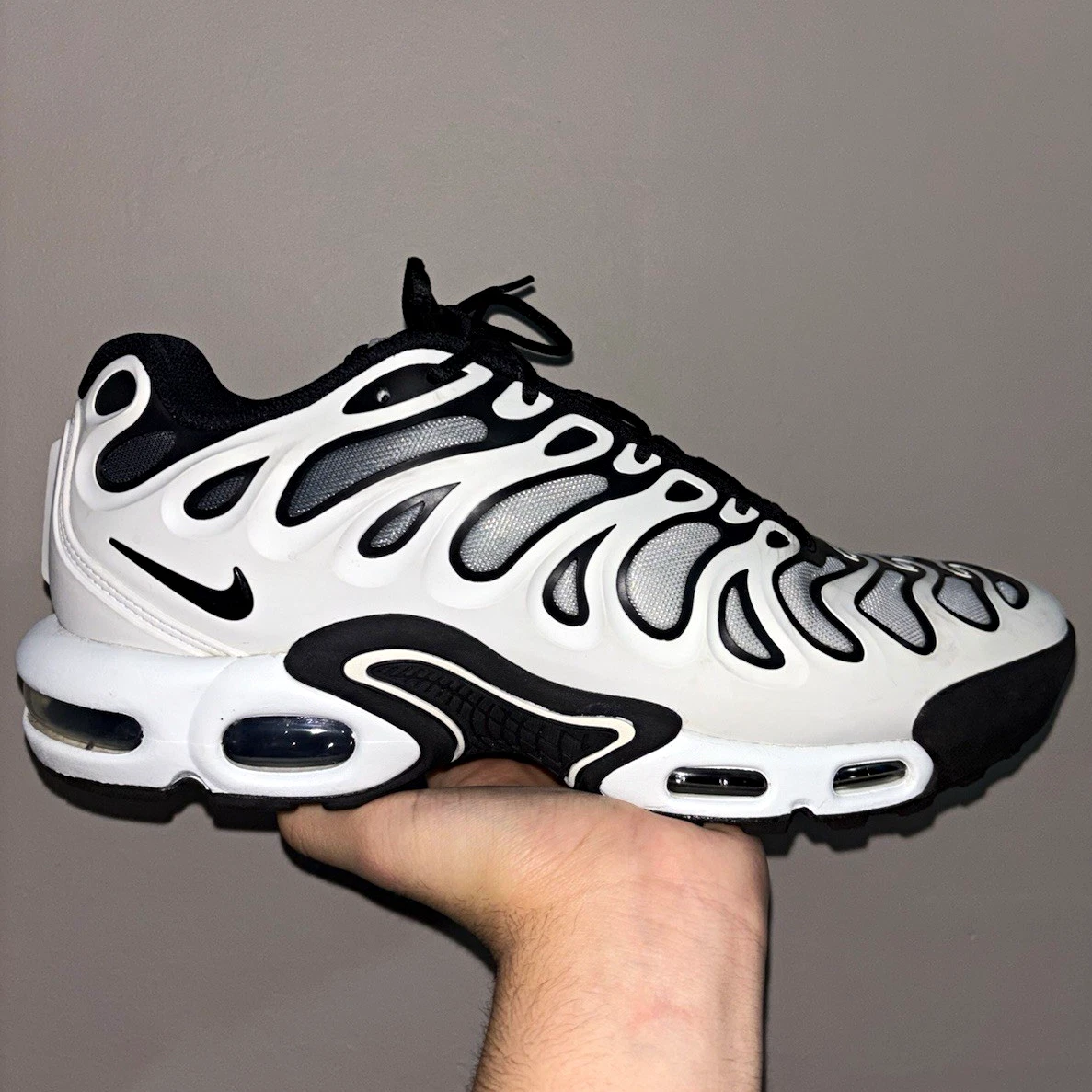靴 NIKE W AIR MAX PLUS BLACK/WHITE Nike Air Max Plus Black White for Sale | Authenticity Guaranteed