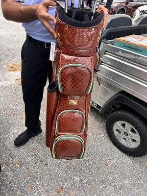 Gucci Cuir Brown Leather Golf Bag with Green Trim, Divider System, Zip