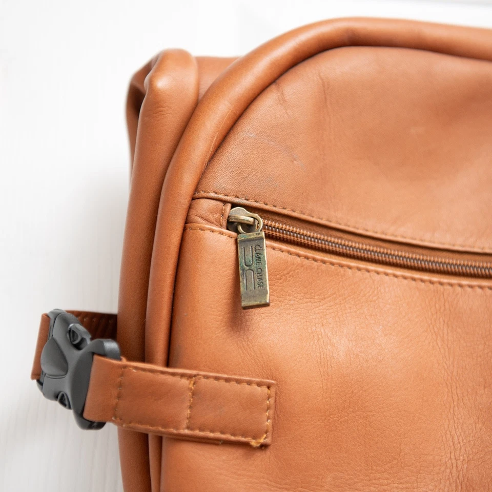 Claire Chase ¡NUEVO! Bolso triple pliegue para prendas de cuero de vaca colombiano - ¡Original $400! Foto 2 de 4