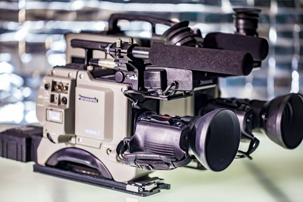 Dual Vintage PANASONIC WV F70 F250 Video Cameras Camcorders Dual Vintage PANASONIC WV F70 F250 Video Cameras Camcorders