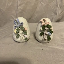 Vintage Artmark Floral/Spring/Easter Salt&Pepper Shakers