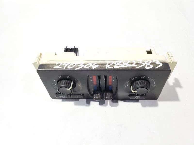 2003 2004 Chevrolet Avalanche 1500 OEM Temperature Control Manual 15107753 - Image 2 of 4